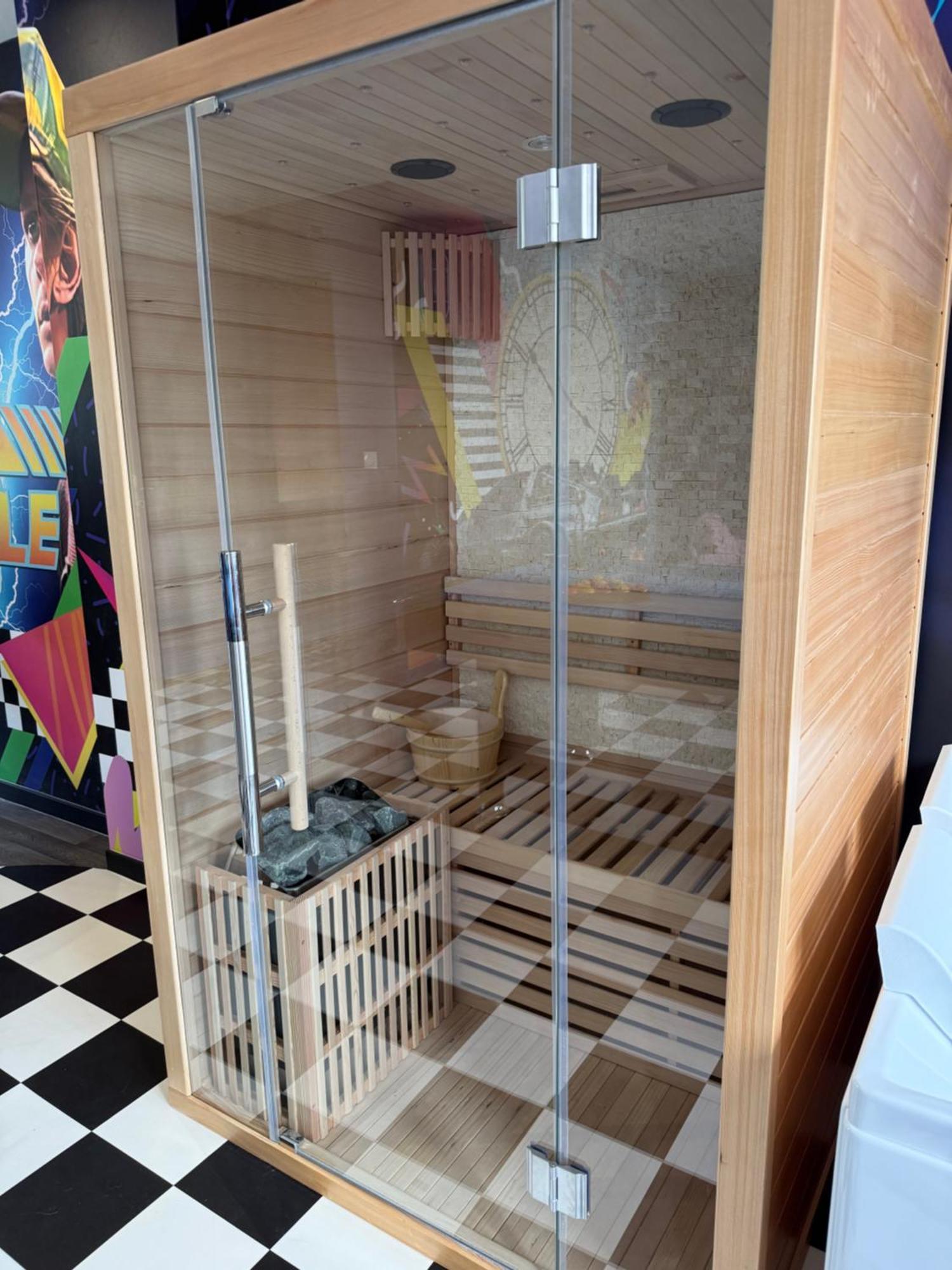 Capsule Retour Vers Le Futur Maubeuge Exterior photo